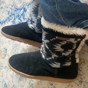 Pendleton women’s faux fur boots